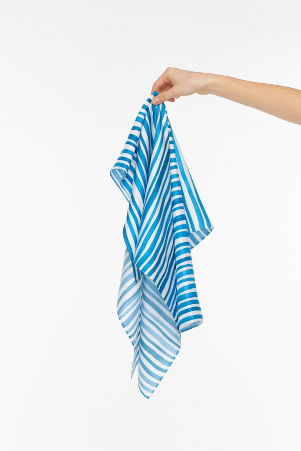 Bílo-modrý hedvábný šátek - malý